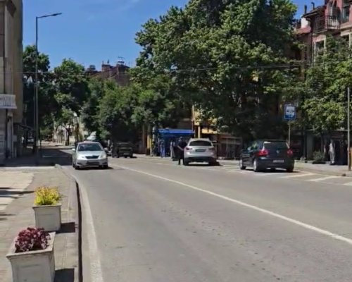 В Благоевград коли не спряха при сирената на 2 юни, законът го изисква!