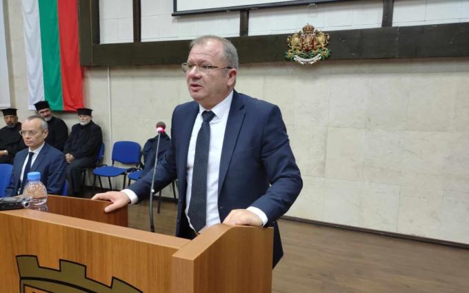 Експредседателят на ОбС Радослав Тасков оневинен от КПК за участието му в покупката на Зърнени храни и продажбата на 4 общински апартамента в центъра на Благоевград Експредседателят на ОбС Радослав Тасков оневинен от КПК за участието му в покупката на Зърнени храни и продажбата на 4 общински апартамента в центъра на Благоевград