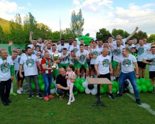Вихрен се раздели с 5-ма футболисти