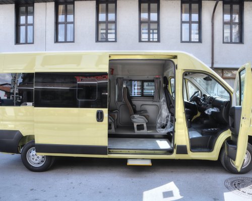 ОБЩИНА БАНСКО ПОЛУЧИ НОВ УЧИЛИЩЕН АВТОБУС ОТ МОН