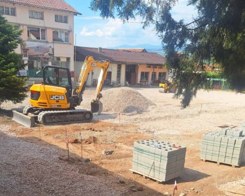 Площадното пространство в село Полена ще е с нов облик