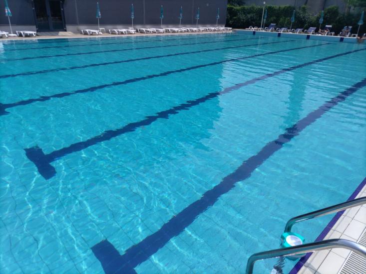 Басейнът в Симитли отвори официално врати Басейнът в Симитли отвори официално врати