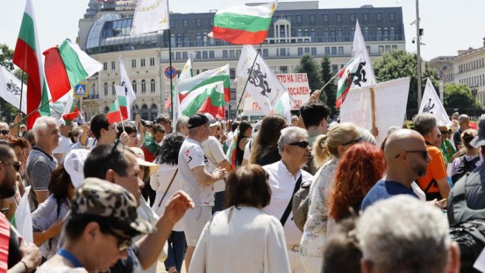 Стотици на протест срещу въвеждането на еврото Стотици на протест срещу въвеждането на еврото