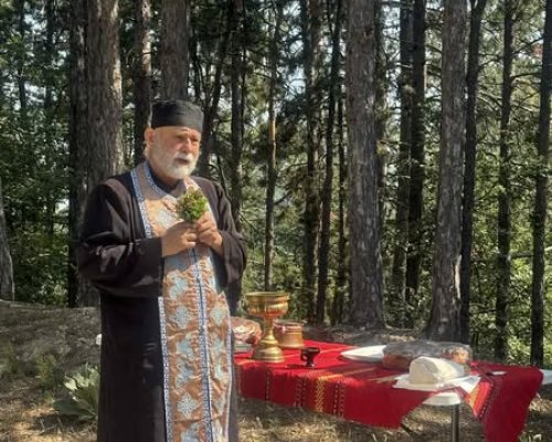 Водосвет за здраве на жителите на Благоевград бе отслужен на празника Свети Дух