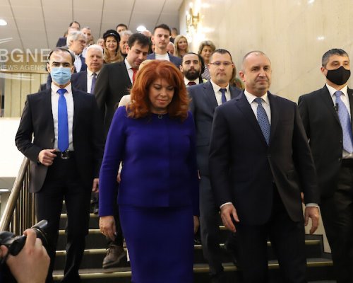 Оттук нататък Радев ще играе така - сам, без съюзници, с остра конфронтация срещу партиите