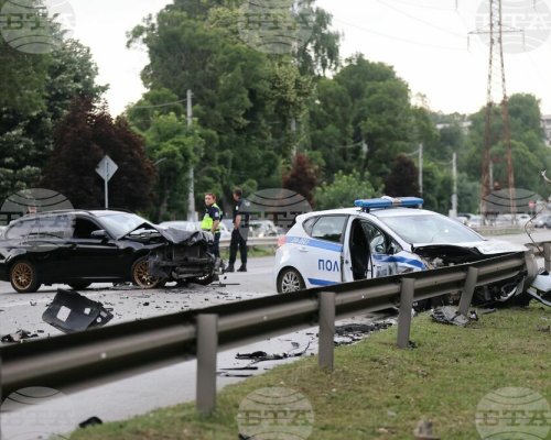Двама полицаи са пострадали при пътен инцидент в София