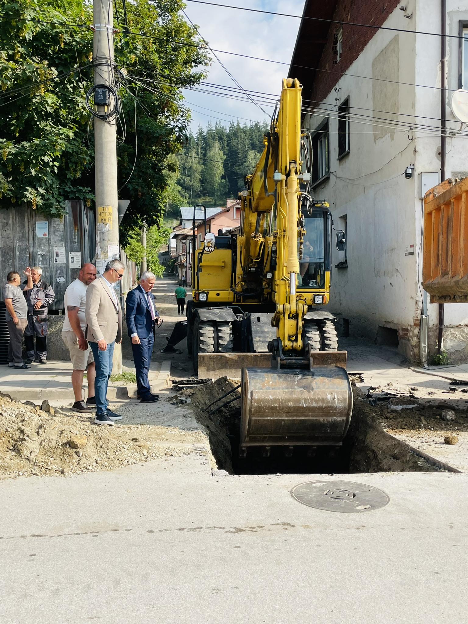 Стартираха ремонтните дейности на улица  Явор  в Разлог