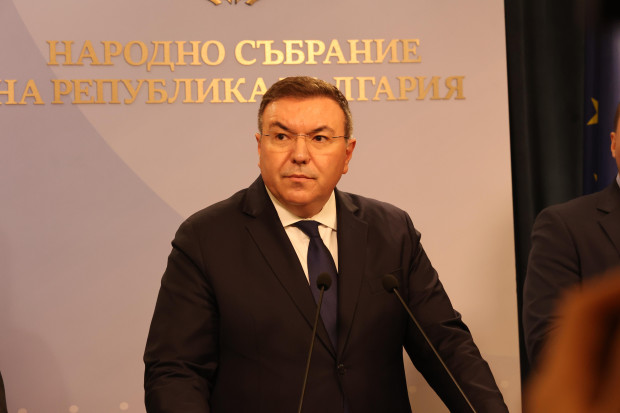 ГЕРБ-СДС: Не сме доволни от МВР, очакваме резултати от Даниел Митов ГЕРБ-СДС: Не сме доволни от МВР, очакваме резултати от Даниел Митов