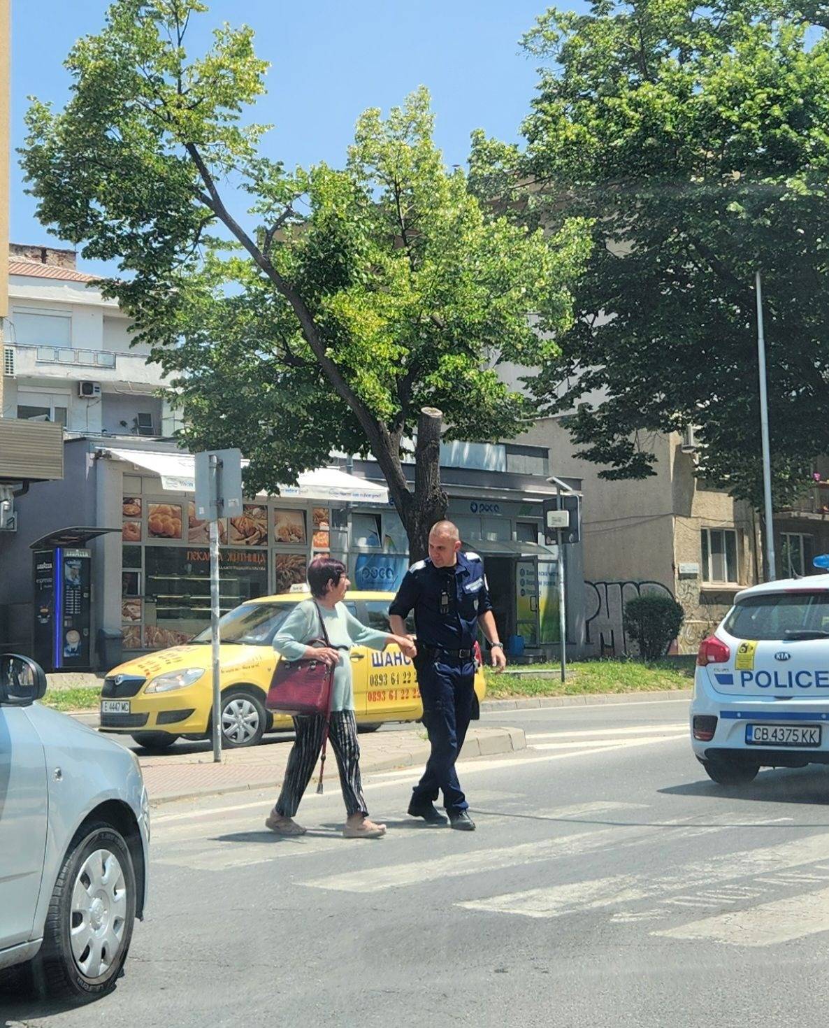 Доброто: Полицай от Първо РУ в Благоевград трогна с жест на човечност