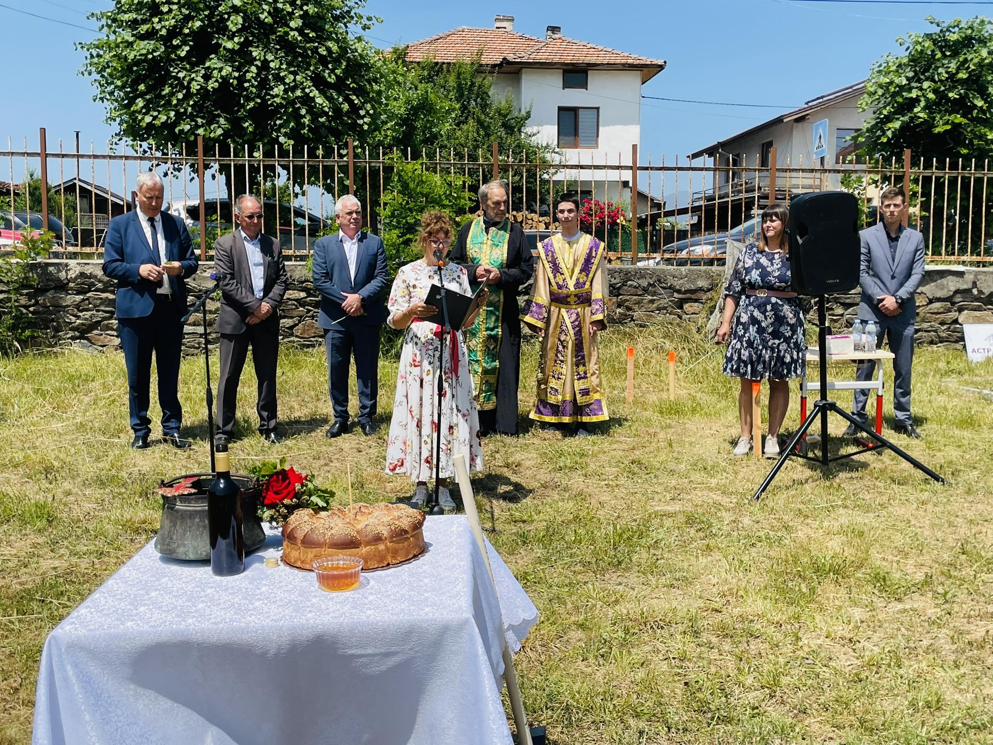 Водосвет и първа копка за дългоочаквания физкултурен салон в ОУ Св. Паисий Хилендарски, с. Баня