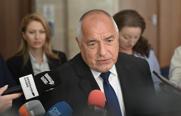 Борисов: Не искаме оставката на Даниел Митов, но той трябва да стъпи на врата на професионалното ръководство Борисов: Не искаме оставката на Даниел Митов, но той трябва да стъпи на врата на професионалното ръководство