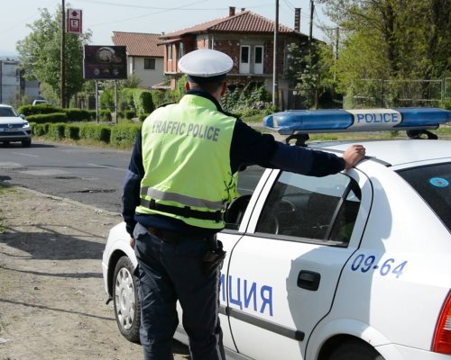 Джигит бръмчи с нерегистриран автомобил по пътищата в Неврокопско