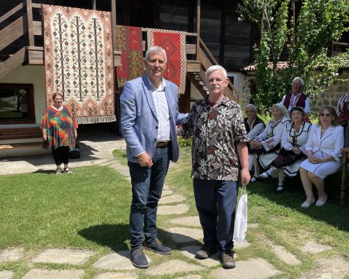 Уникална изложба на старинни български килими в Разлог