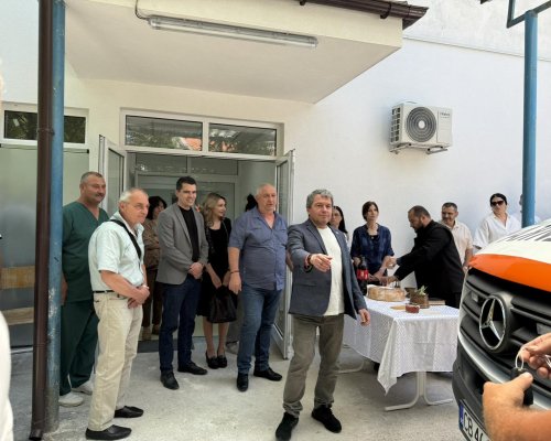 ОБЕЩАНО-ИЗПЪЛНЕНО: Спешният център в Кресна се сдоби с нова и модерна линейка (ВИДЕО)