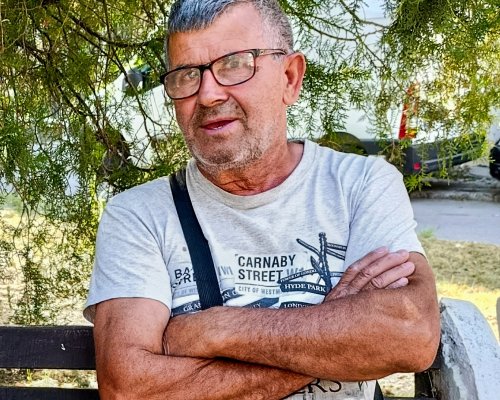 Добрият пример! 71-годишният дупничанин Михаил Дойчинов дари нова чешма за градинката Левски
