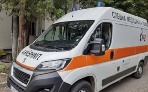 Автомобил помете възрастна жена на пешеходна пътека в Благоевград