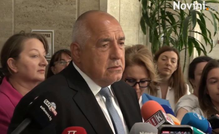 Борисов: Президентът не спира да лети, Еърбъса не може да кацне