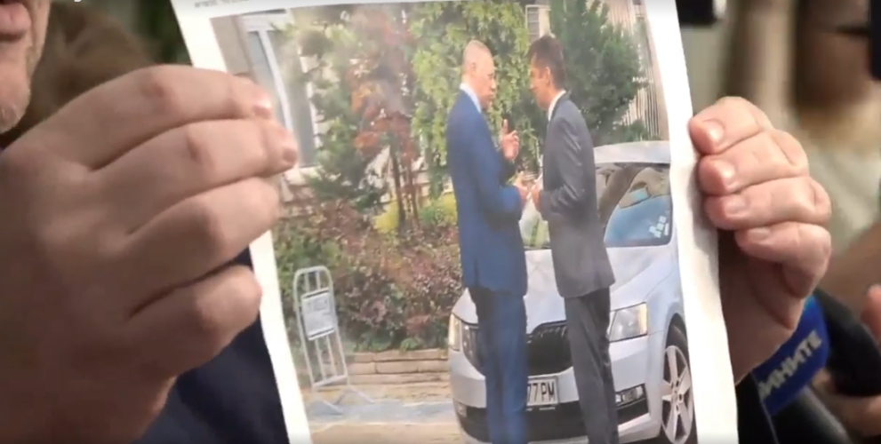 Делян Пеевски показа обща снимка на Кирил Петков и Антон Славчев Делян Пеевски показа обща снимка на Кирил Петков и Антон Славчев