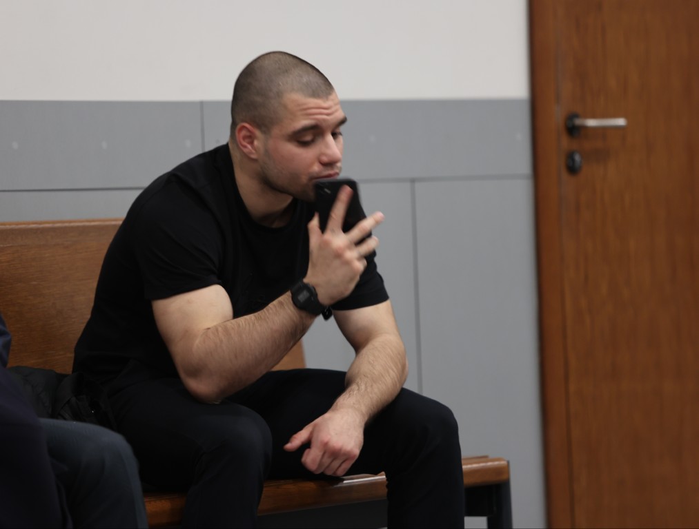 Издирваният прокурорски син от Перник Васил Михайлов пусна видеоклип в интернет Издирваният прокурорски син от Перник Васил Михайлов пусна видеоклип в интернет