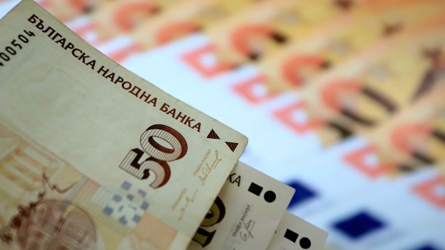 По какъв курс ще обменяме левовете в евро от 1 януари 2026 г. По какъв курс ще обменяме левовете в евро от 1 януари 2026 г.