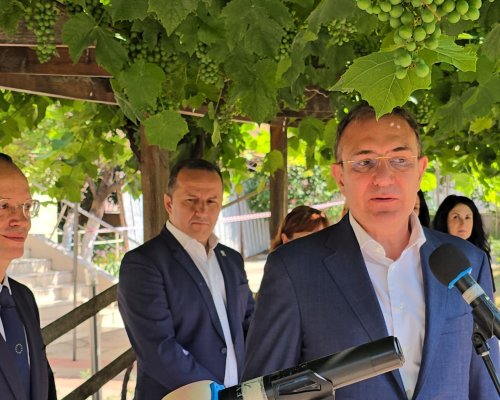 Министър Гуцанов в Домa за стари хора в Благоевград: Трябва да се възползвате от вашите старини по най-добрия начин