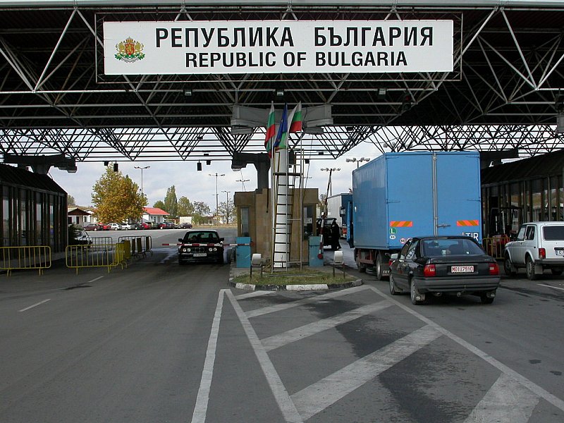 Протест на ВМРО блокира ГКПП Златарев-Ново село на границата с Македония Протест на ВМРО блокира ГКПП Златарев-Ново село на границата с Македония