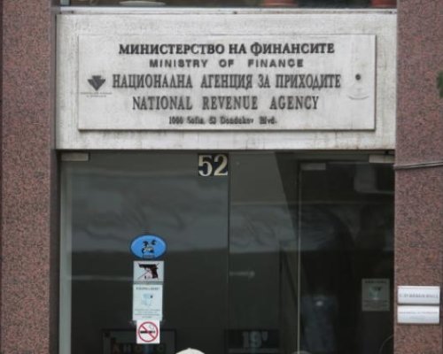 Дългове към НАП блокират сделки с коли и апартаменти