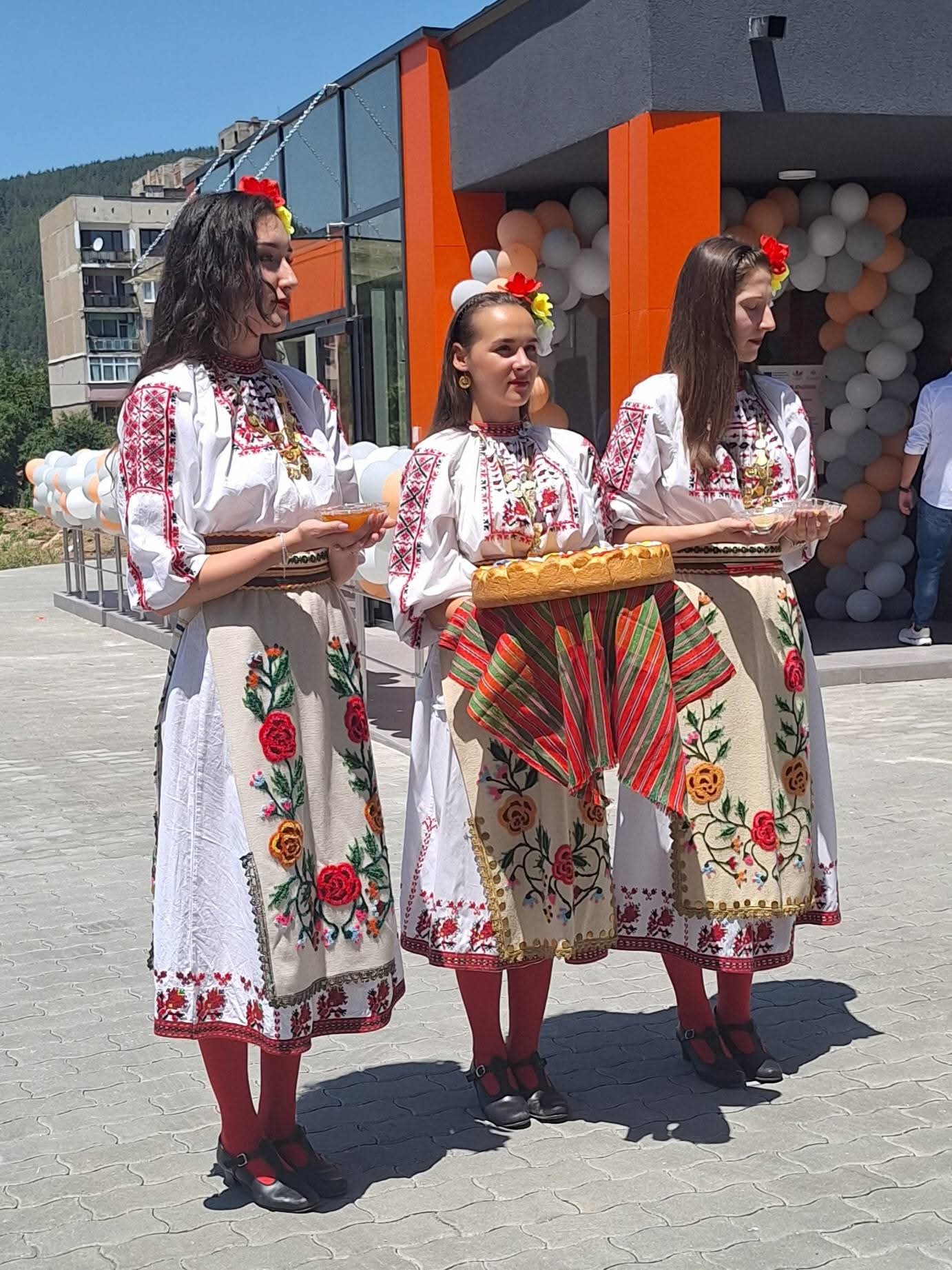 Официално откриха новия Младежки център в Дупница