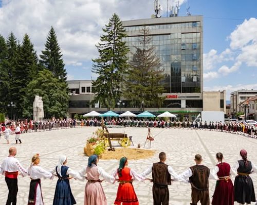 Разлог посреща над 850 участници от България и чужбина на XIV-тия Фестивал  На армане с тъпане