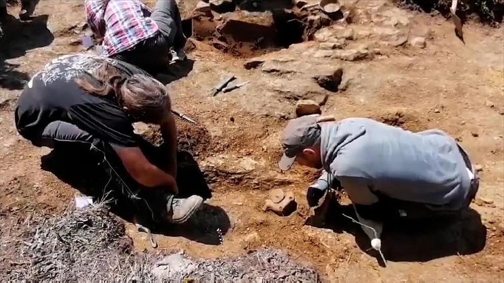 Уникална теракотена богиня и златни украшения откриха в Хераклея Синтика Уникална теракотена богиня и златни украшения откриха в Хераклея Синтика