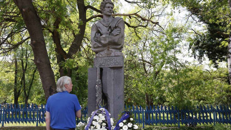 От Левски ще поднесат цветя в памет на Гунди и Котков От Левски ще поднесат цветя в памет на Гунди и Котков
