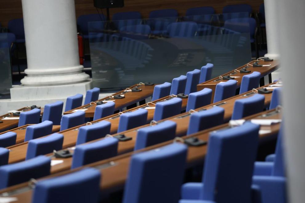 Какви са нагласите сред депутатите преди вота на недоверие към кабинета Желязков Какви са нагласите сред депутатите преди вота на недоверие към кабинета Желязков