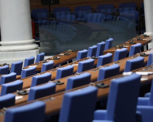 Какви са нагласите сред депутатите преди вота на недоверие към кабинета  Желязков