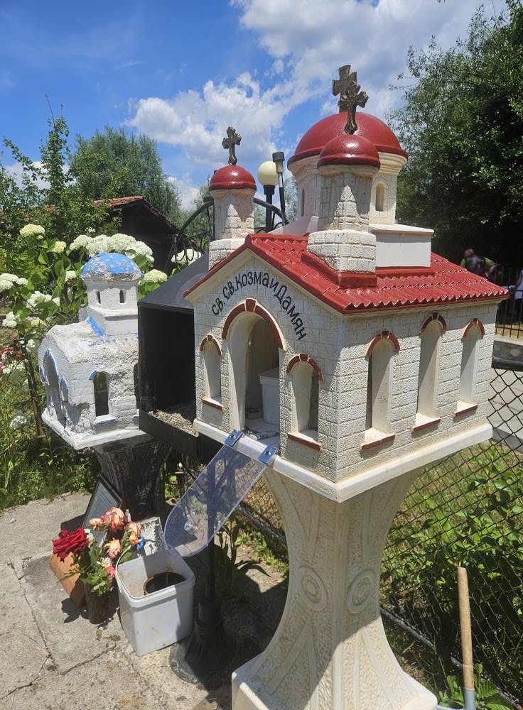 Уникален параклис на Св.Св. Козма и Дамян над Добринище отбеляза храмов празник