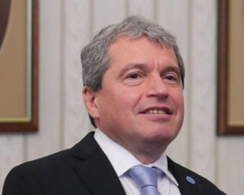 Мутра, простак, екземпляр: Депутати съсипаха Тошко Йорданов и поискаха оставката му