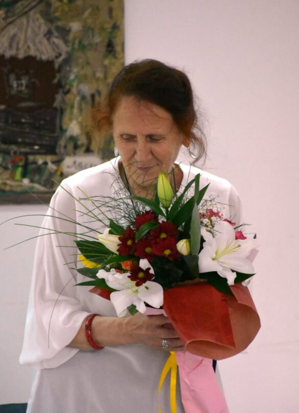 Когато я четеш, чуваш гласа и  : Бойка Асиова за паметта, думите и корените