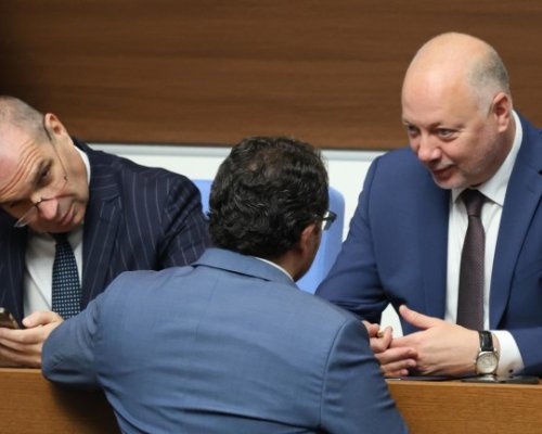 Вот на недоверие номер 3: Депутатите гласуват в петък по обяд
