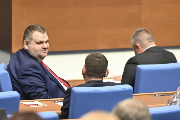 Делян Пеевски: Избори ще има, когато изтекат четирите години на кабинета, всички да се събудят Делян Пеевски: Избори ще има, когато изтекат четирите години на кабинета, всички да се събудят