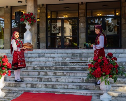 С червен килим посрещнаха  Звездите на театъра  в Разлог