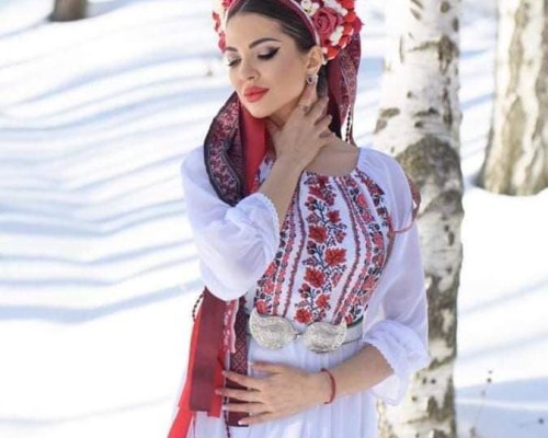 СКАНДАЛ В ПОПФОЛКА! Колежка окраде Райна