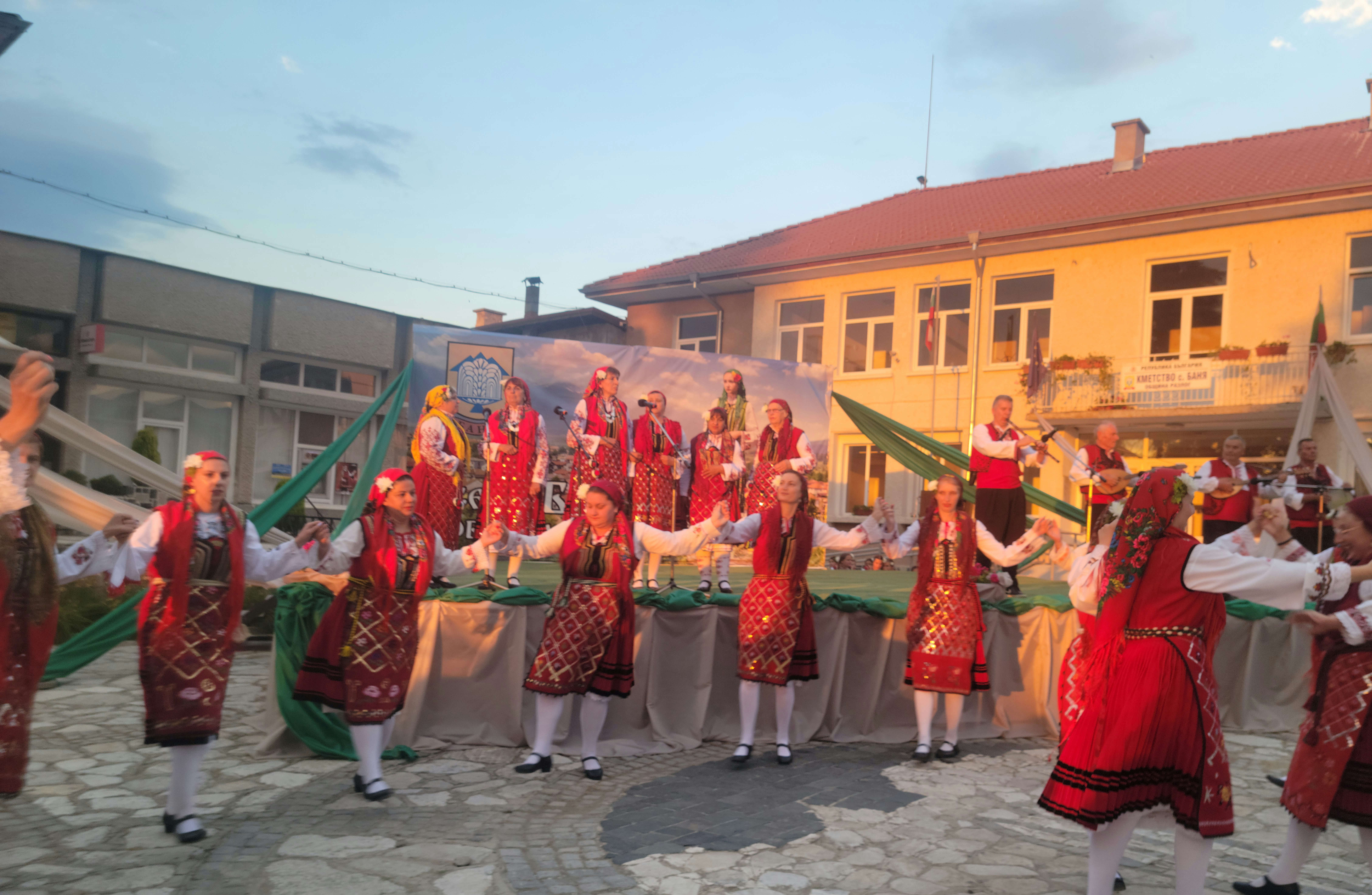 Разложкото село Баня, един от водещите СПА курорти в България отбеляза празника си със самодейци, гости и поглед към бъдещето