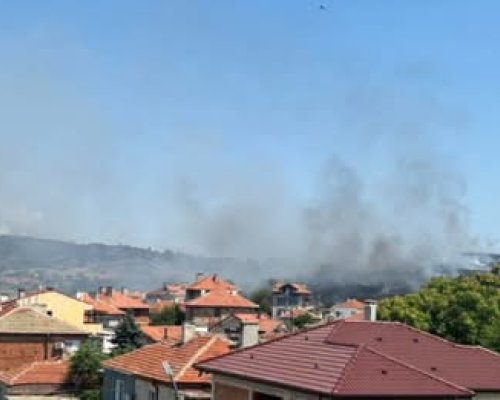 Два пожара горят край Карнобат