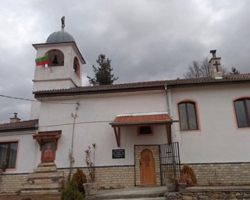 Близо двувековната църква  Света Неделя  в Сатовча отбелязва храмовия си празник днес