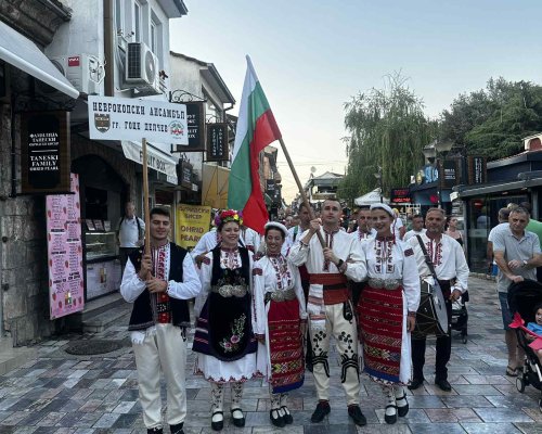 Неврокопският ансамбъл за народни песни и танци с участие в  Балкански фестивал на народните песни и танци в Охрид