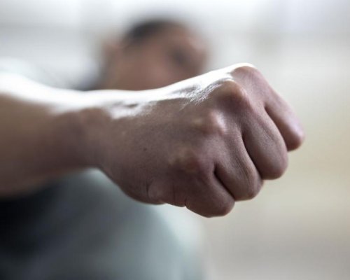 Става страшно: Мъж е в  Пирогов  след нападение от 14 младежи в София