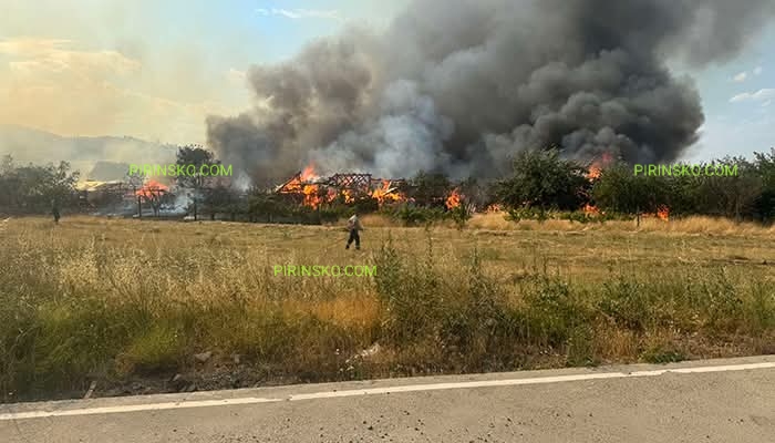 Пожар край Драката и Микрево застраши метанова станция Пожар край Драката и Микрево застраши метанова станция