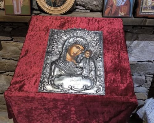 Бивш полицай дари чудотворна икона на храма в село Габрово