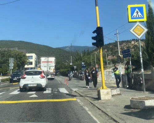 Шестима пешеходци са глобени след поставянето на светофара в Кресна