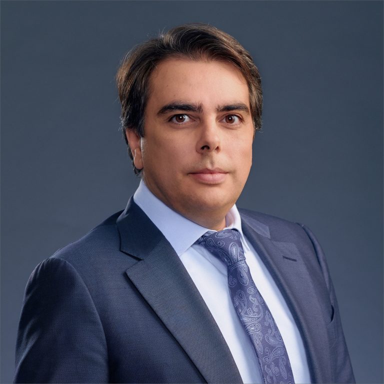 Асен Василев: Ще поискаме вот на недоверие срещу ограбването на българския народ Асен Василев: Ще поискаме вот на недоверие срещу ограбването на българския народ
