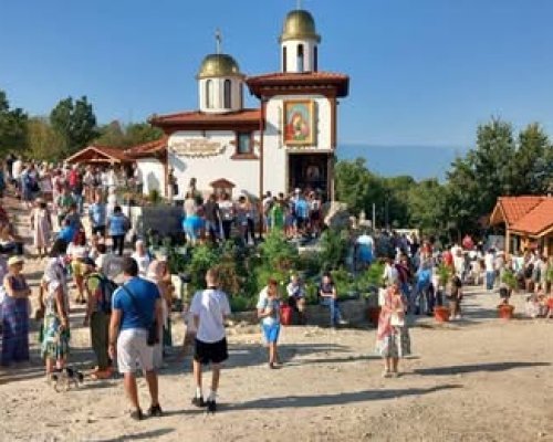 Вярващи превръщат село Рупите в духовно средище